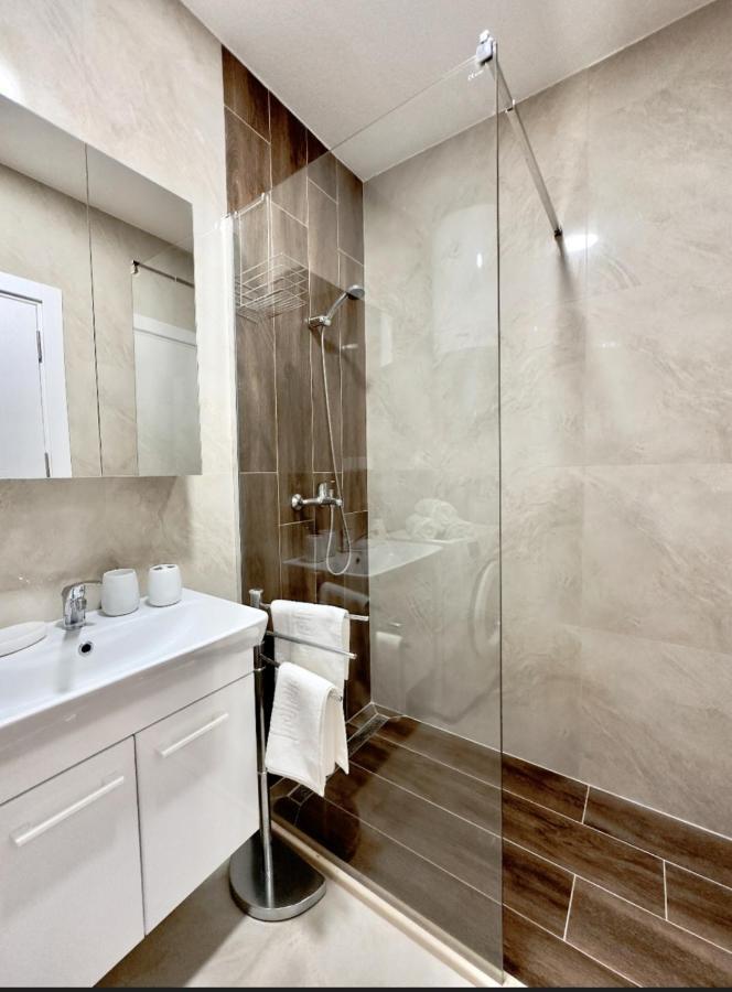 Studio Apartment, 5 Minutes To The Beach بار المظهر الخارجي الصورة