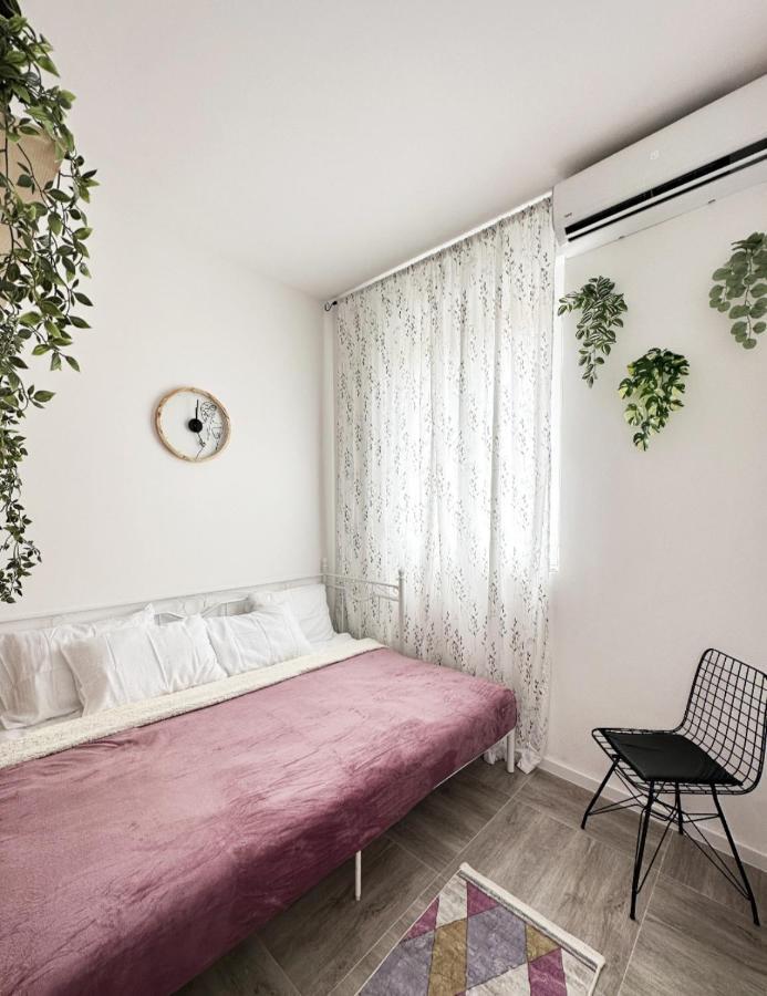 Studio Apartment, 5 Minutes To The Beach بار المظهر الخارجي الصورة